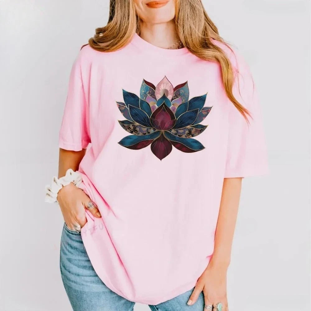Lotus Yoga Dames T‑Shirt – Spirituele Zen Bloemenprint | Boho Yoga Top voor Mindfulness & Dagelijkse Rust