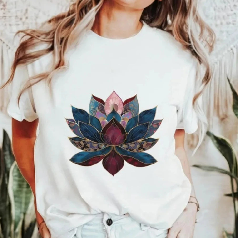 Lotus Yoga Dames T‑Shirt – Spirituele Zen Bloemenprint | Boho Yoga Top voor Mindfulness & Dagelijkse Rust