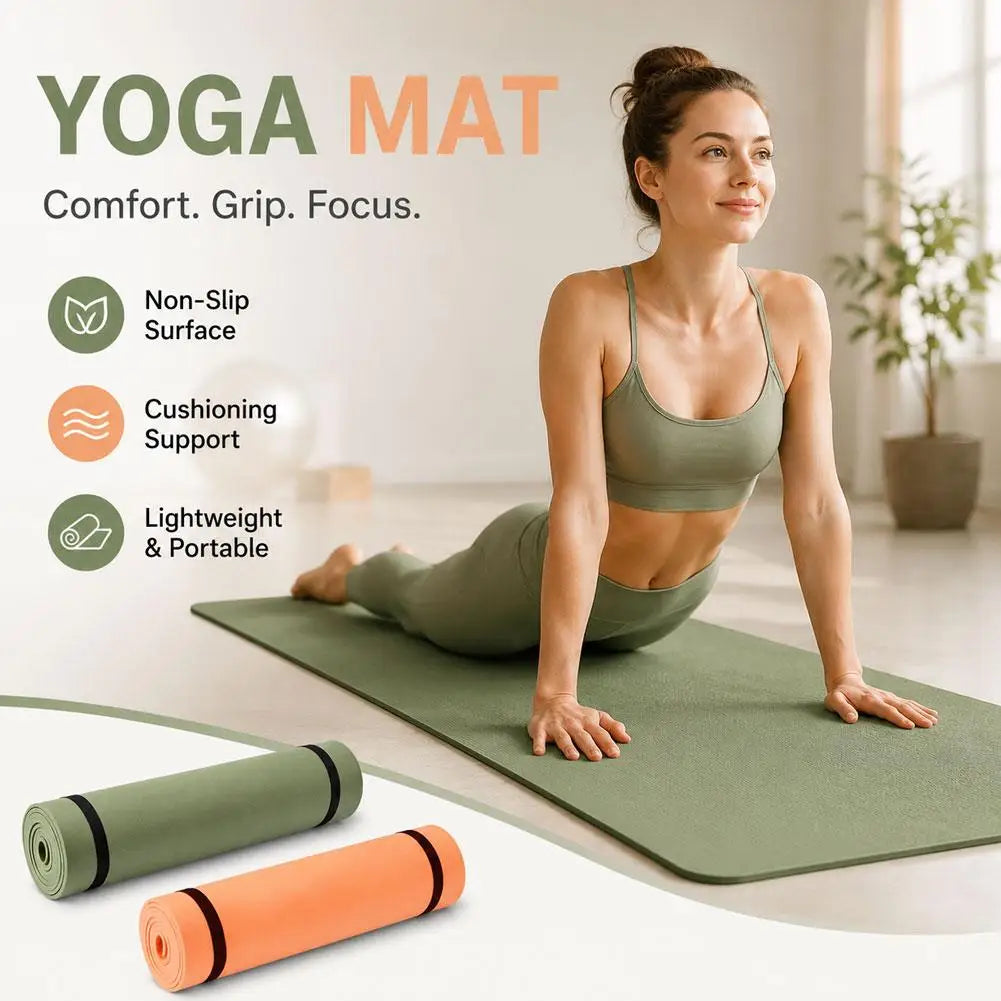 “Vrouw in een yogahouding op een groene yogamat, met opgerolde groene en oranje matten op de voorgrond